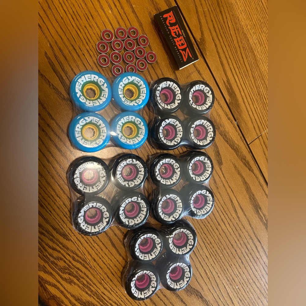 Energy Roller Skate Wheels Bundle in Blue & Black with Red Bearings